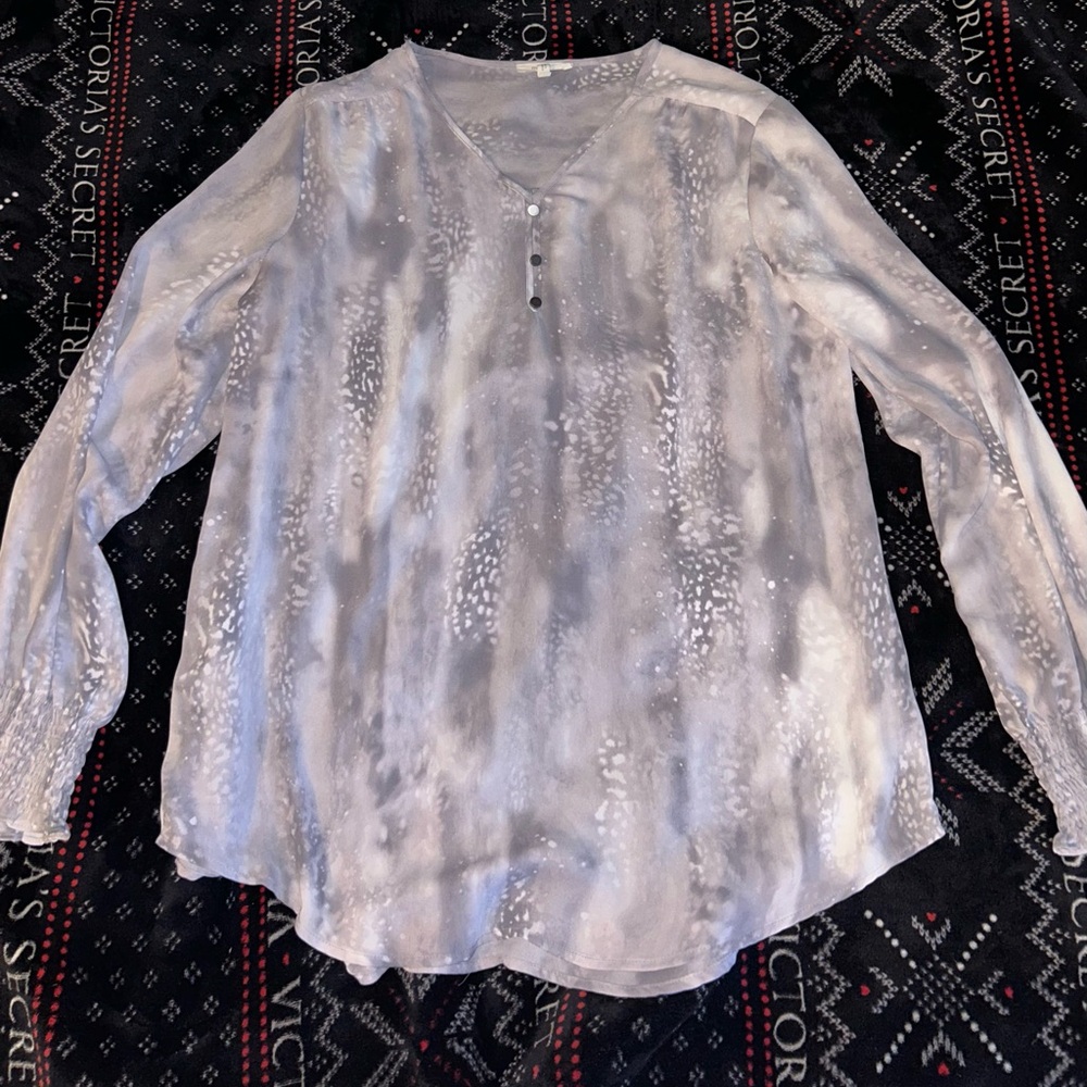 Maurices Light Gray Patterned Blouse